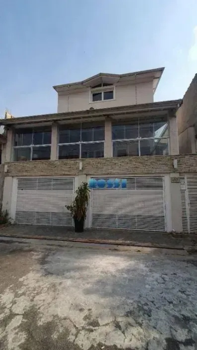 Foto do imóvel - Sobrado à venda com 3 quartos, 3 suítes, 400 m², 5 banheiros e 4 vagas na garagem em