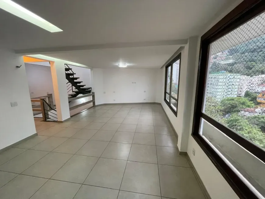 Foto do imóvel - Casa para alugar com 250 m², 4 quartos, 2 banheiros, 2 vagas