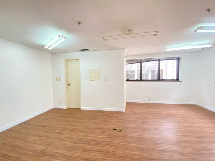 Foto do imóvel - Sala/Conjunto/Escritório à venda com 40 m², 2 banheiros, 1 vaga na garagem e ar-condicionado.