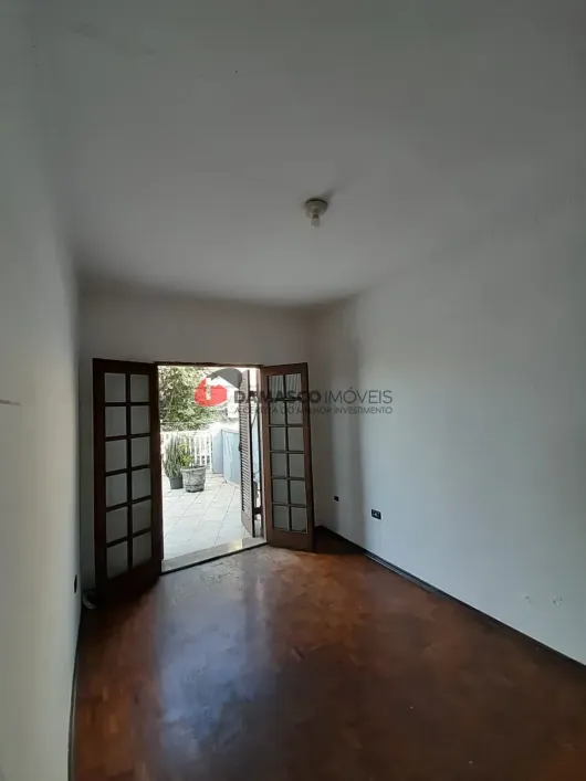 Foto do imóvel - Casa para alugar com 2 quartos, 2 banheiros, 6 vagas na garagem e 120 m² em