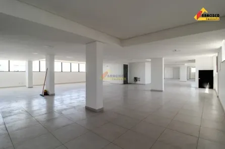 Conjunto Comercial / Sala para alugar, 300m² no Centro, Divinópolis
