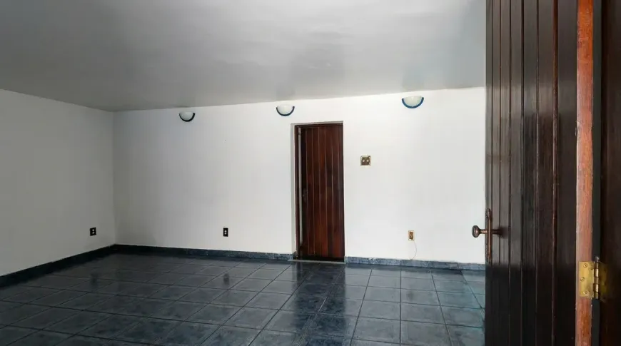 Foto do imóvel - Casa para alugar com 3 quartos, 2 banheiros, 1 vaga na garagem e aceita animais em