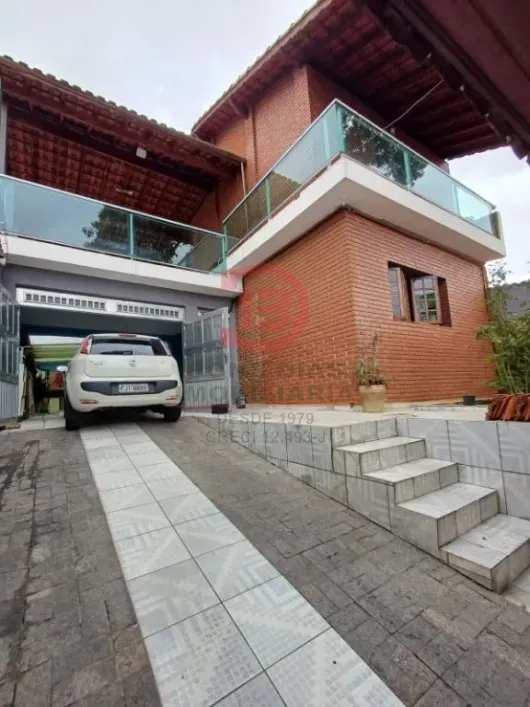 Foto do imóvel - Sobrado à venda com 3 quartos, 3 suítes, 250 m², 5 banheiros e 4 vagas próximo ao Metrô.