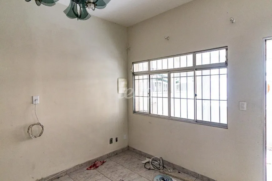 Foto do imóvel - Casa para alugar com 3 quartos, 1 banheiro, 1 vaga na garagem e quintal, próxima ao Metrô.