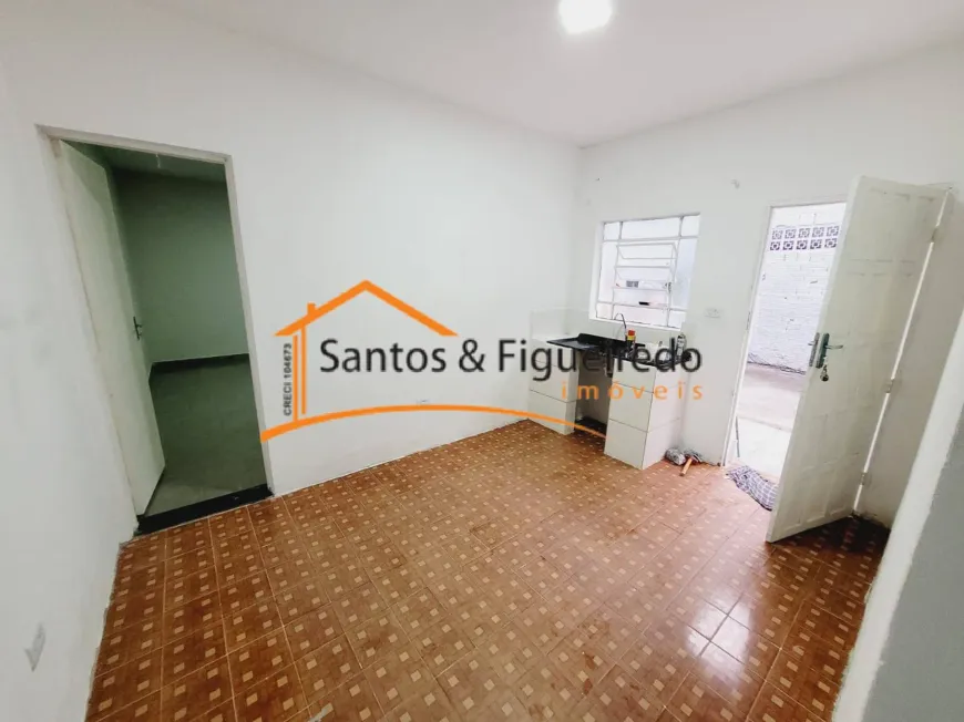 Foto do imóvel - Casa para alugar com 1 quarto, 1 suíte, 1 banheiro, 43 m² e quintal em