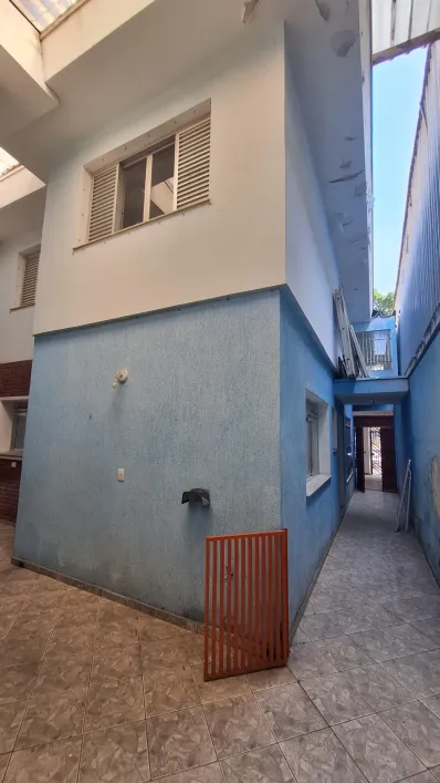 Foto do imóvel - Sobrado para alugar com 3 quartos, 1 suíte, 3 banheiros e 3 vagas na garagem em