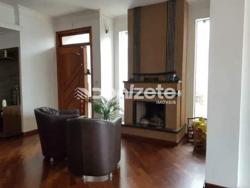 Foto do imóvel - Sobrado à venda com 5 quartos, 2 suítes, de 270 a 296 m², 3 a 5 banheiros e 3 a 4 vagas próximo.