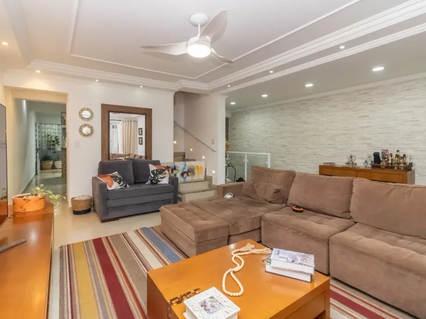 Foto do imóvel - Sobrado à venda com 3 quartos, 3 suítes, 164 m², 4 banheiros e churrasqueira no condomínio em