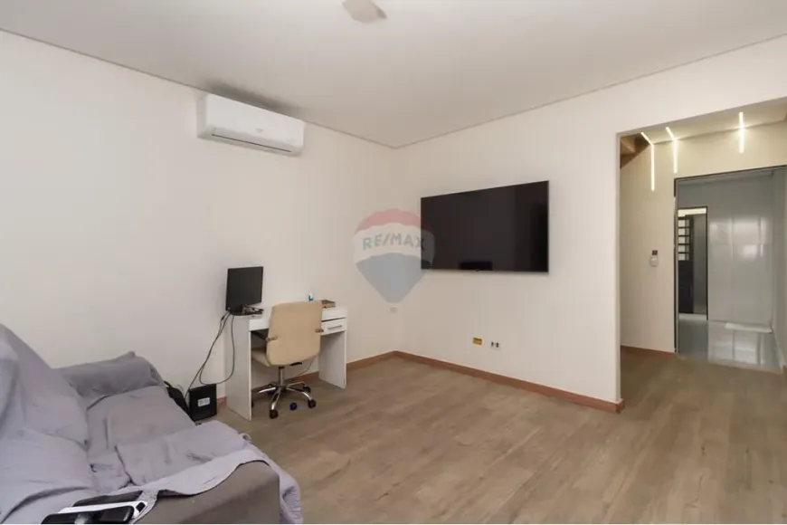 Foto do imóvel - Casa à venda com 2 quartos, 2 banheiros e 2 vagas na garagem em