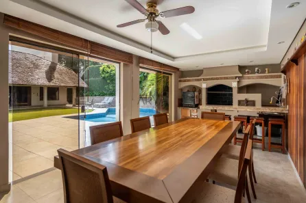 Casa de Condomínio com 4 Quartos à venda, 700m² no São Lourenço, Curitiba