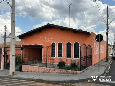 Casa com 3 Quartos para alugar, 164m² no Mercês, Uberaba