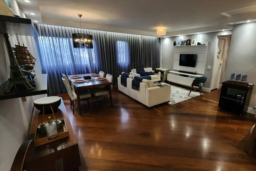 Foto do imóvel - Apartamento à venda com 2 quartos, 1 suíte, 2 banheiros e 1 vaga na garagem próximo ao Metrô.