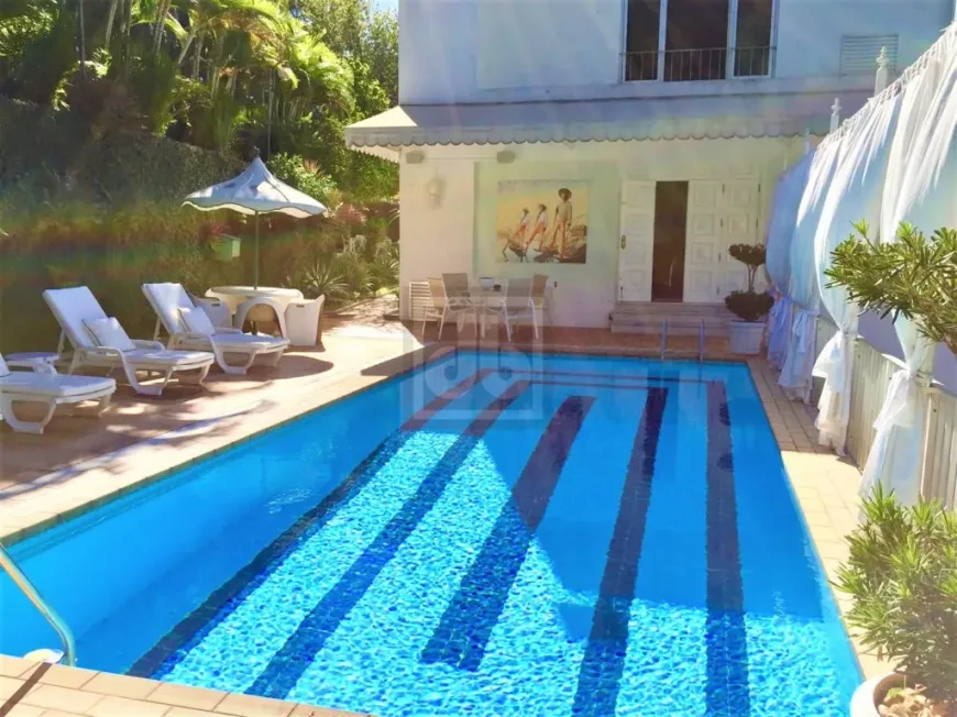 Foto do imóvel - Casa à venda com 4 quartos, 4 suítes, 780 m², 5 banheiros e 3 vagas na garagem em