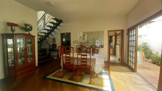 Casa com 4 Quartos para alugar, 500m² no Centro, Jacareí