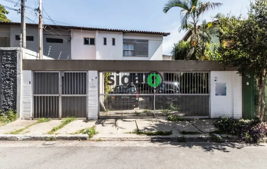 Foto do imóvel - Sobrado à venda com 4 quartos, sendo 1 suíte, de 205 a 220 m², 1 a 5 banheiros, 2 a 4 vagas.