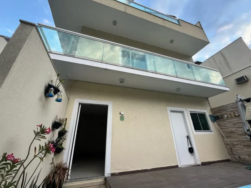 Foto do imóvel - Sobrado no condomínio à venda com 3 quartos, 1 suíte, 130 m², 4 banheiros e aceita animais em