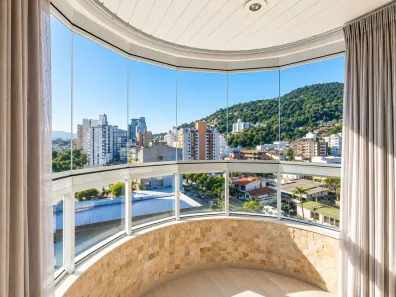 Apartamento com 2 Quartos para alugar, 81m² no Centro, Florianópolis