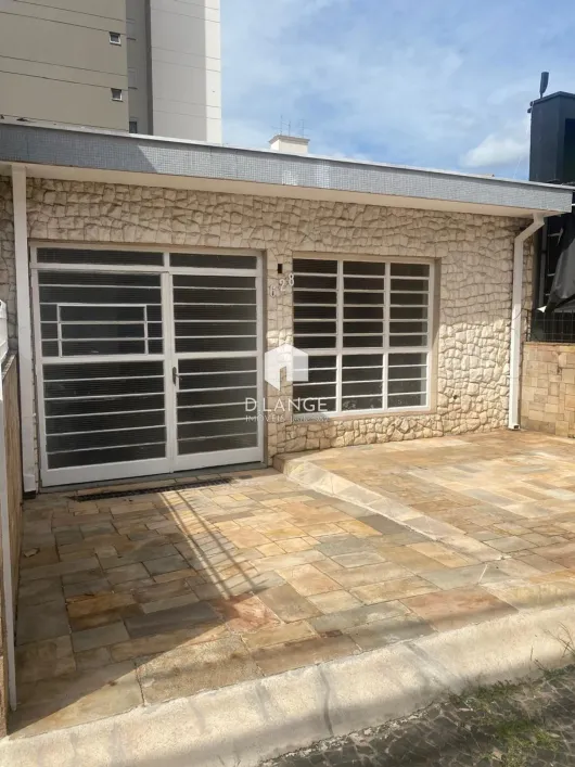 Foto do imóvel - Imóvel comercial para alugar com 3 quartos, 2 banheiros e 2 vagas na garagem em