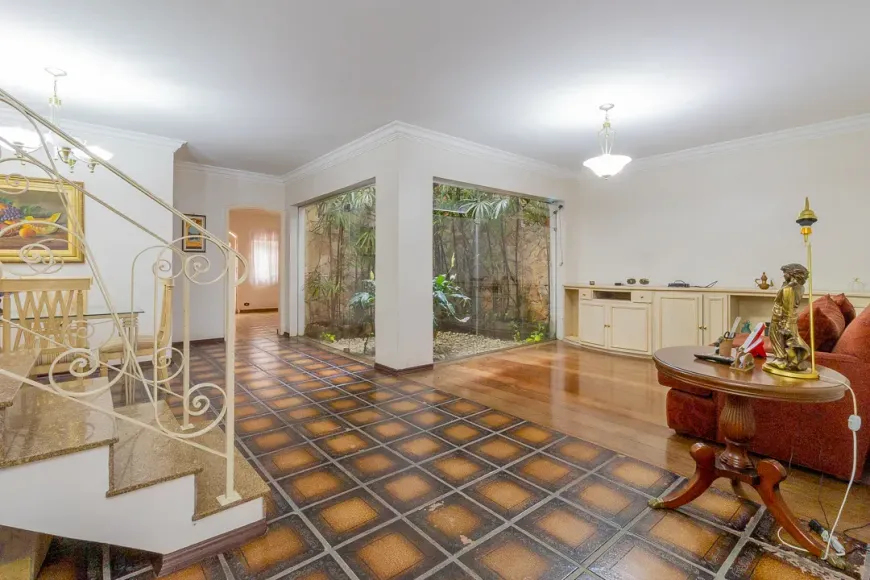 Foto do imóvel - Casa à venda com 5 quartos, 2 suítes, 5 banheiros, 250 m², 4 vagas e aceita animais em