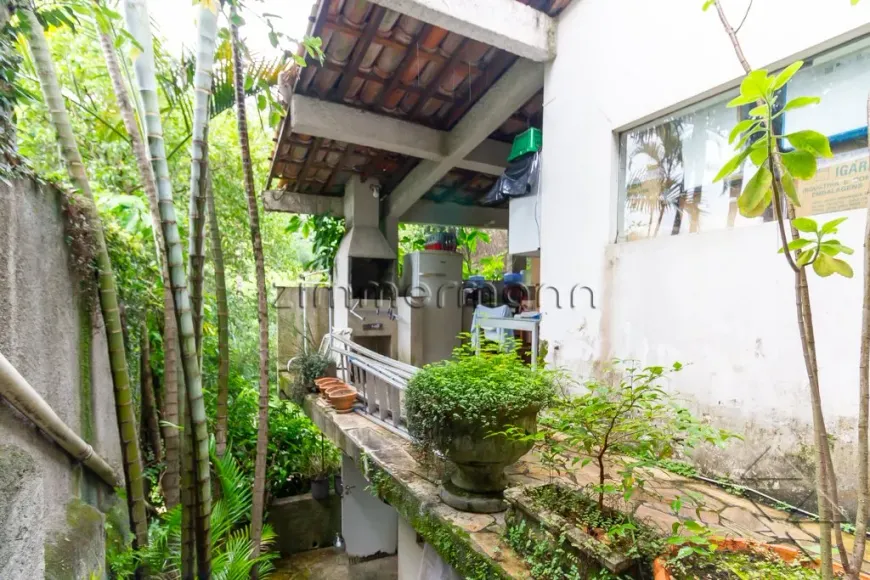 Foto do imóvel - Casa à venda com 3 quartos, 2 suítes, 160 m², 3 banheiros e 2 vagas próxima ao Metrô Santuário.