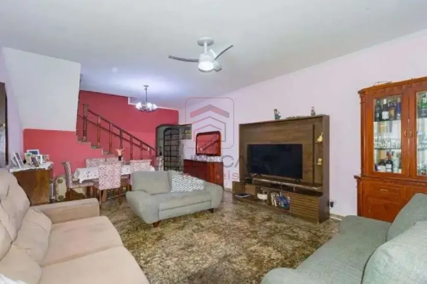 Foto do imóvel - Casa à venda com 4 quartos, 1 suíte, 300 m², 3 banheiros e 3 vagas na garagem em