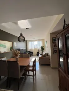 Apartamento com 2 Quartos para alugar, 70m² no Lagoa, Macaé