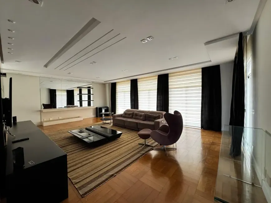 Foto do imóvel - Apartamento à venda com 4 quartos, 4 suítes, 250 m², 6 banheiros e 4 vagas na garagem em