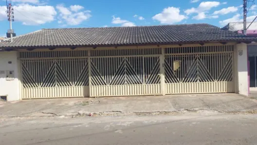Casa com 4 Quartos à venda, 300m² no Setor Coimbra, Goiânia