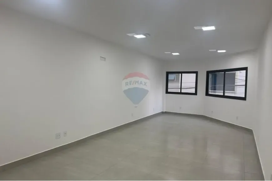 Foto do imóvel - Sala/Conjunto/Escritório para alugar com 50 m², 1 banheiro, condomínio com elevador e portaria.