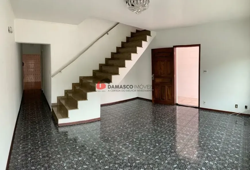 Foto do imóvel - Sobrado à venda com 3 quartos, 1 banheiro e 3 vagas na garagem em