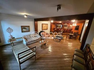 Casa com 4 Quartos à venda, 472m² no Mercês, Uberaba