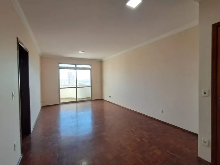 Foto do imóvel - Apartamento à venda com 3 quartos, 1 suíte, 121 m², 3 banheiros e 1 vaga na garagem em