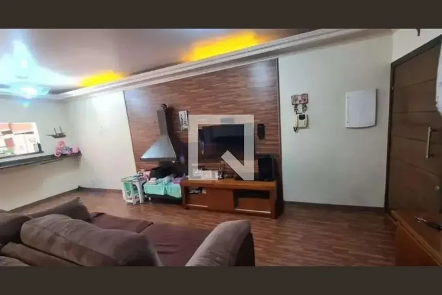 Foto do imóvel - Casa à venda com 3 quartos, 2 suítes, 220 m², 3 banheiros e 3 vagas na garagem em