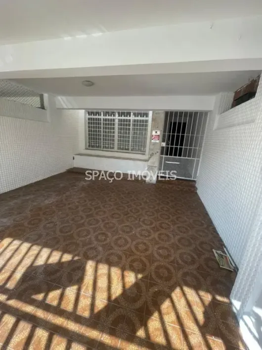 Foto do imóvel - Sobrado à venda com 3 quartos, 1 suíte, 180 m², 4 banheiros e 2 vagas na garagem em