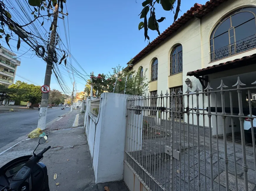 Foto do imóvel - Casa para alugar com 5 quartos, 4 suítes, 450 m², 5 banheiros e 2 vagas na garagem em