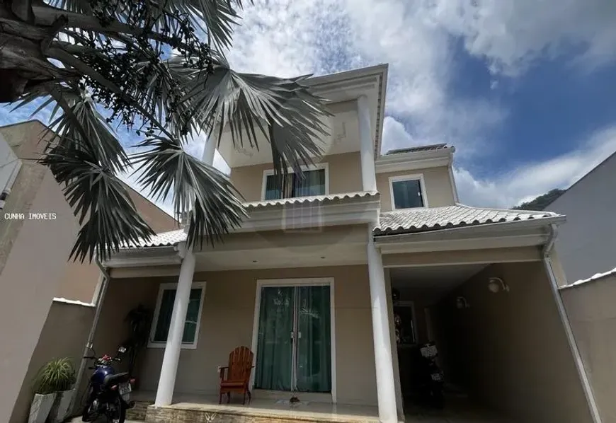 Foto do imóvel - Casa à venda com 3 quartos, 3 suítes, 200 m², 8 banheiros e 2 vagas na garagem em