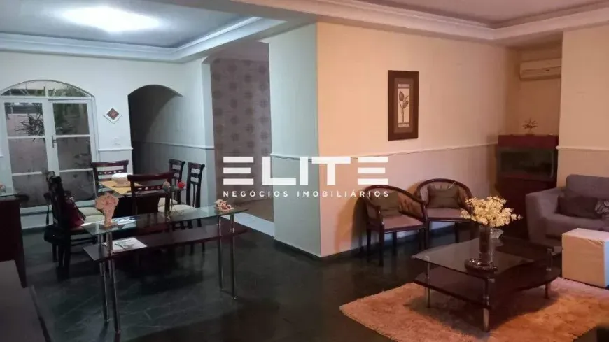 Foto do imóvel - Casa à venda com 3 quartos, 1 suíte, 3 banheiros e 4 vagas na garagem em