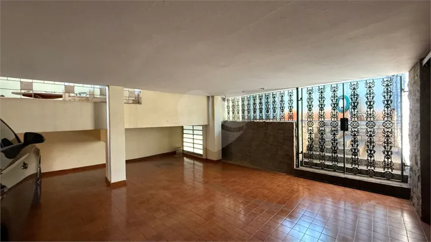 Foto do imóvel - Casa à venda com 3 quartos, 1 suíte, 374 m², 4 banheiros e 2 vagas na garagem em