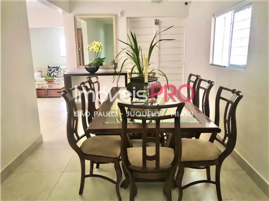 Foto do imóvel - Sobrado à venda com 3 quartos, 1 suíte, 3 banheiros, 5 vagas na garagem e 250 m² em