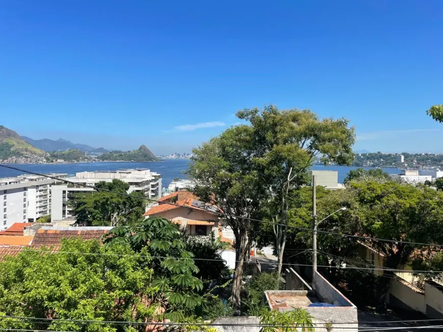 Foto do imóvel - Casa à venda com 4 quartos, 1 suíte, 374 m², 3 banheiros e 2 vagas na garagem em