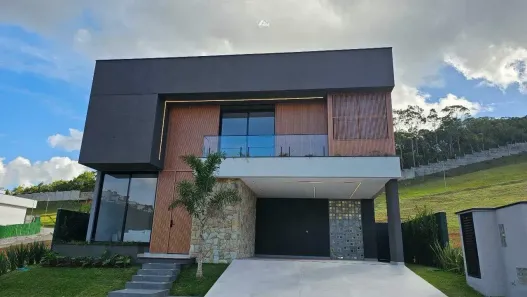 Casa de Condomínio com 4 Quartos à venda, 300m² no Centro, Camboriú