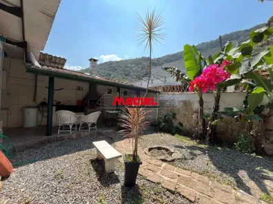 Casa com 5 Quartos para alugar, 400m² no Enseada, Ubatuba