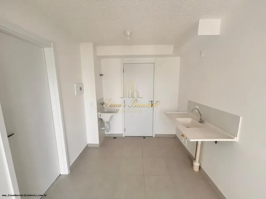 Foto do imóvel - Apartamento para alugar com 1 quarto, 1 banheiro, varanda, 27 m² e piscina no condomínio.