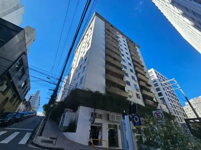 Apartamento com 2 Quartos para alugar, 88m² no Centro, Florianópolis