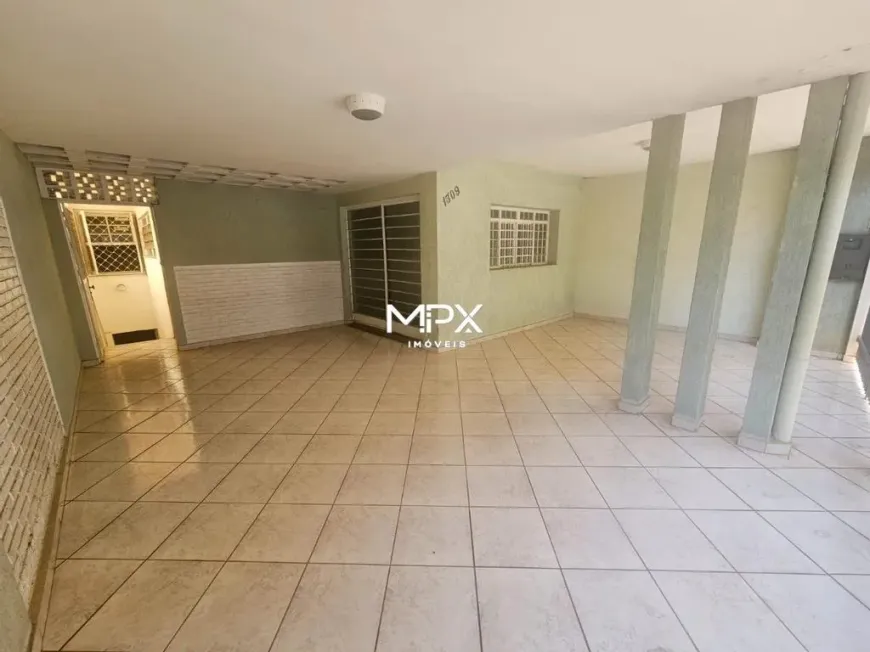 Foto do imóvel - Casa à venda com 5 quartos, 2 banheiros, 205 m² e 3 vagas na garagem em