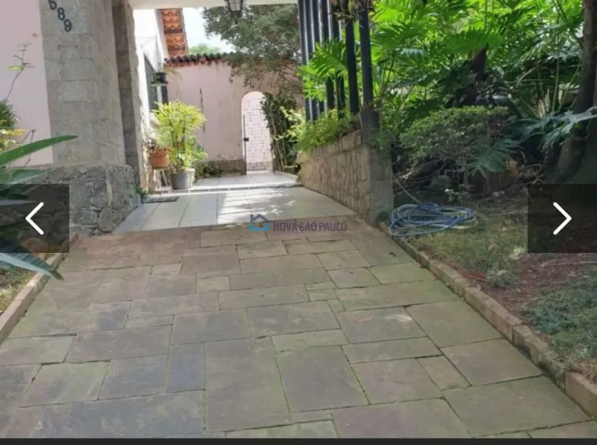 Foto do imóvel - Prédio inteiro para alugar com 2 quartos, 1 suíte, 2 banheiros e 1 vaga na garagem próximo ao.