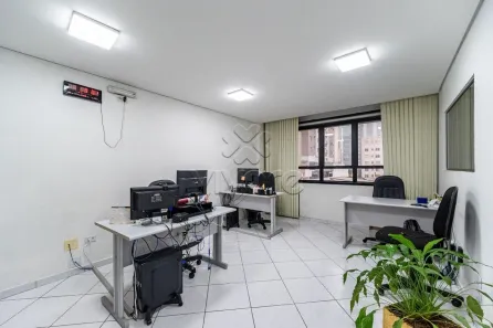 Conjunto Comercial / Sala à venda, 77m² no Centro, Curitiba