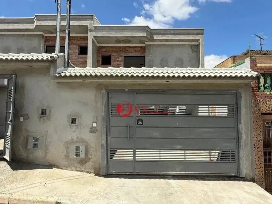 Foto do imóvel - Sobrado à venda com 3 quartos, 1 suíte, 70 m², 3 banheiros e 2 vagas, próximo ao Metrô.
