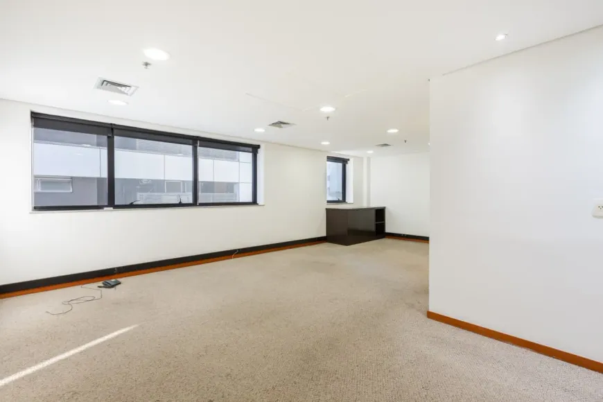 Foto do imóvel - Ponto comercial/Loja/Box para alugar com 4 quartos, 1 banheiro e 2 vagas na garagem, próximo à.