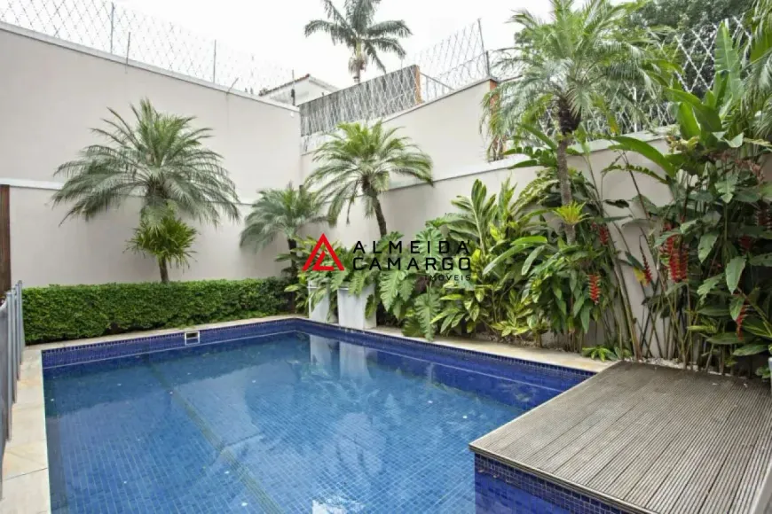 Foto do imóvel - Casa para alugar com 5 quartos, 4 suítes, 687 m², 7 banheiros e 6 vagas, próximo à Estação.